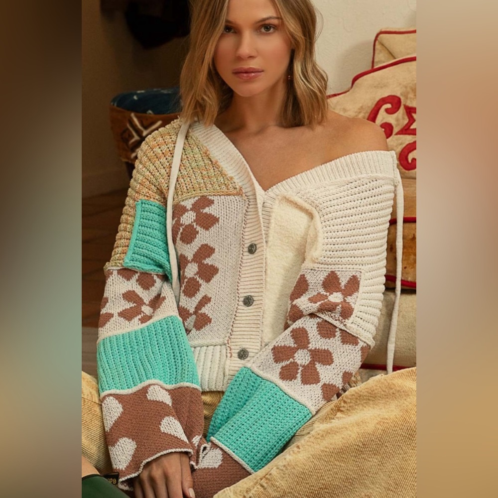 New POL Heart and Daisy Cardigan Sweater Super Soft and Hard to Find Size Large